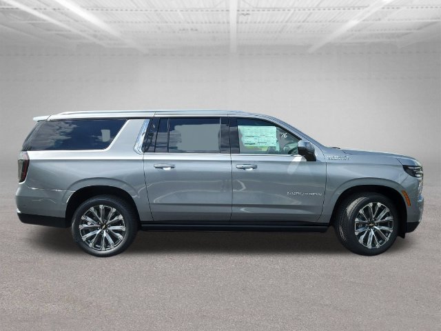 New 2026 Chevrolet Suburban High Country AWD/4WD image 8