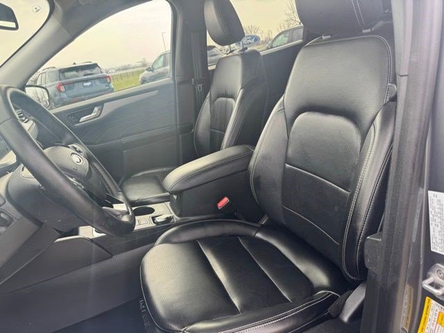 Certified 2024 Ford Escape Platinum w/ Class II Trailer Tow Package AWD/4WD image 12