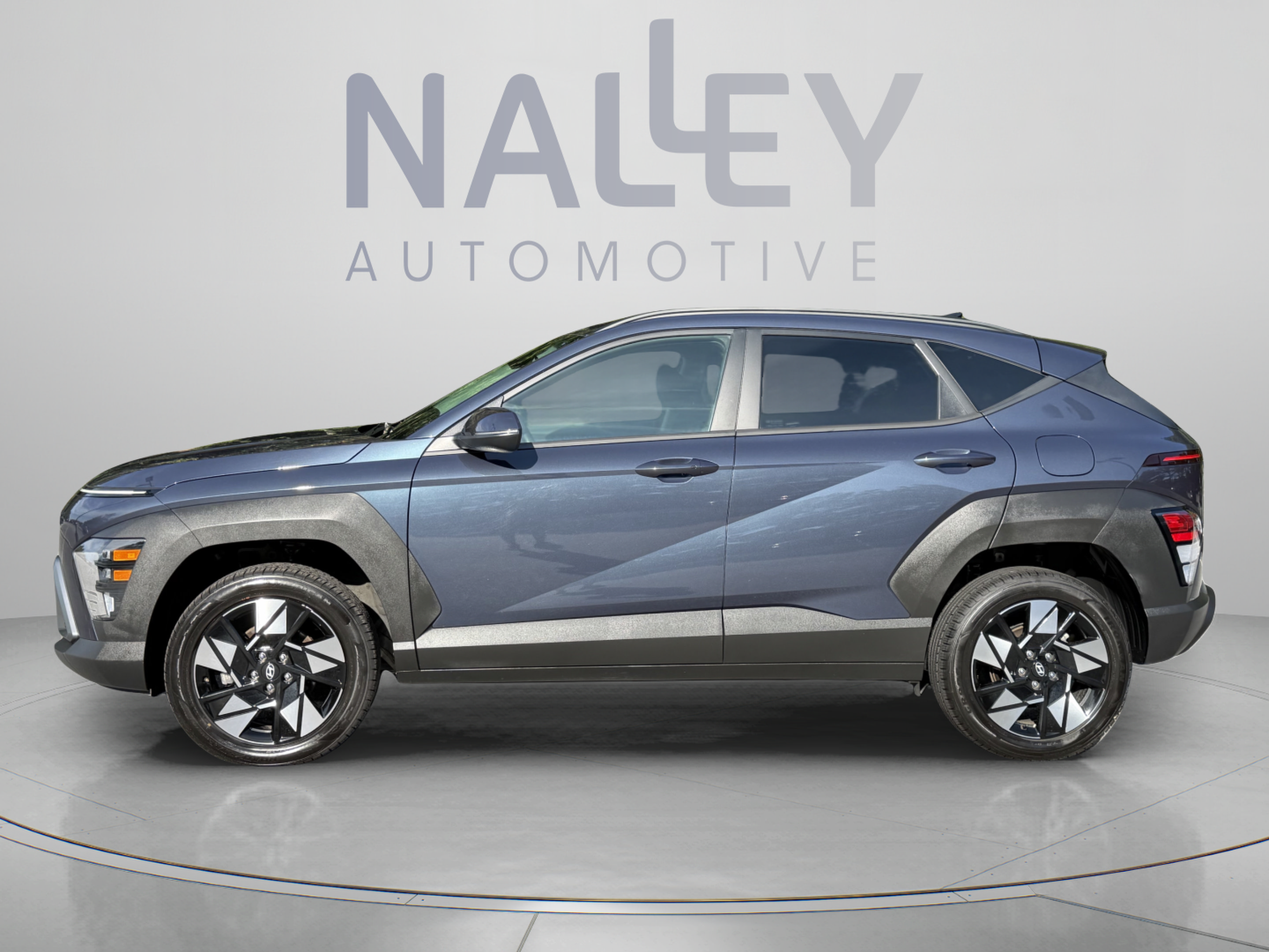 Used 2024 Hyundai Kona SEL AWD/4WD image 2