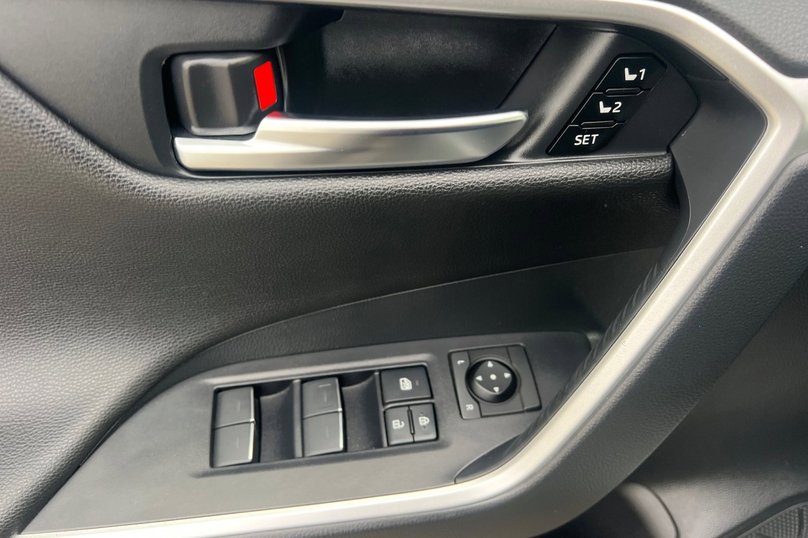 Used 2023 Toyota RAV4 Limited w/ Limited Grade Weather Package image 8