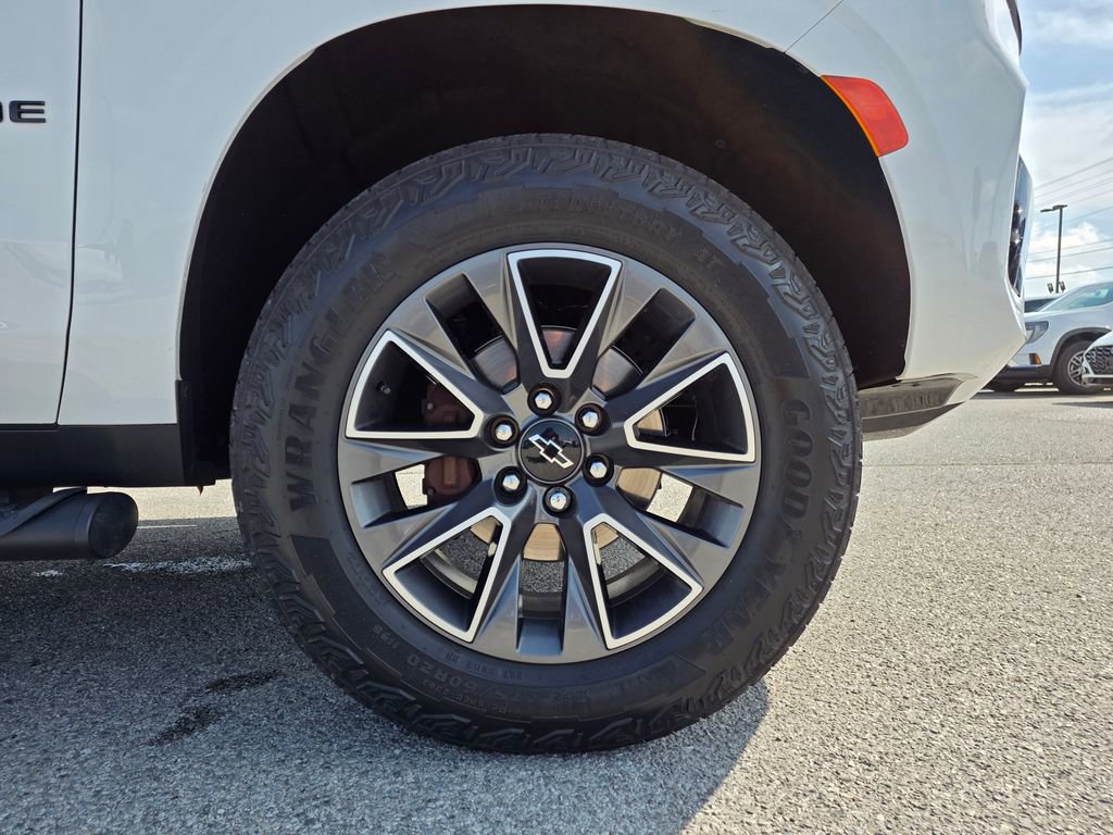Used 2024 Chevrolet Tahoe Z71 w/ Luxury Package image 32