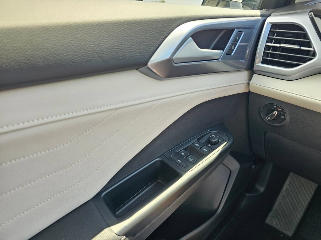 New 2026 Volkswagen Taos SEL AWD/4WD image 28