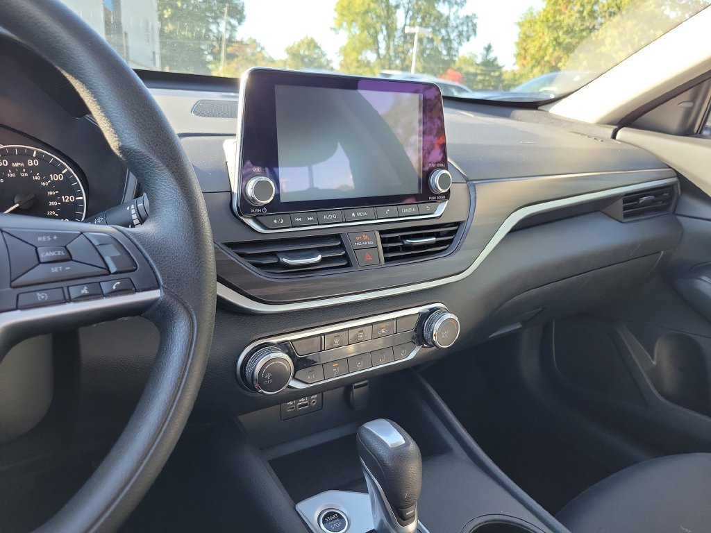Used 2025 Nissan Altima 2.5 SV FWD image 29