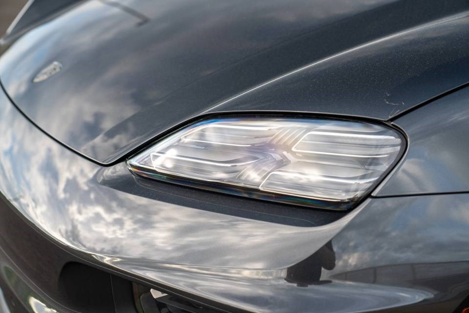 New 2026 Porsche Macan Turbo Electric AWD/4WD image 29