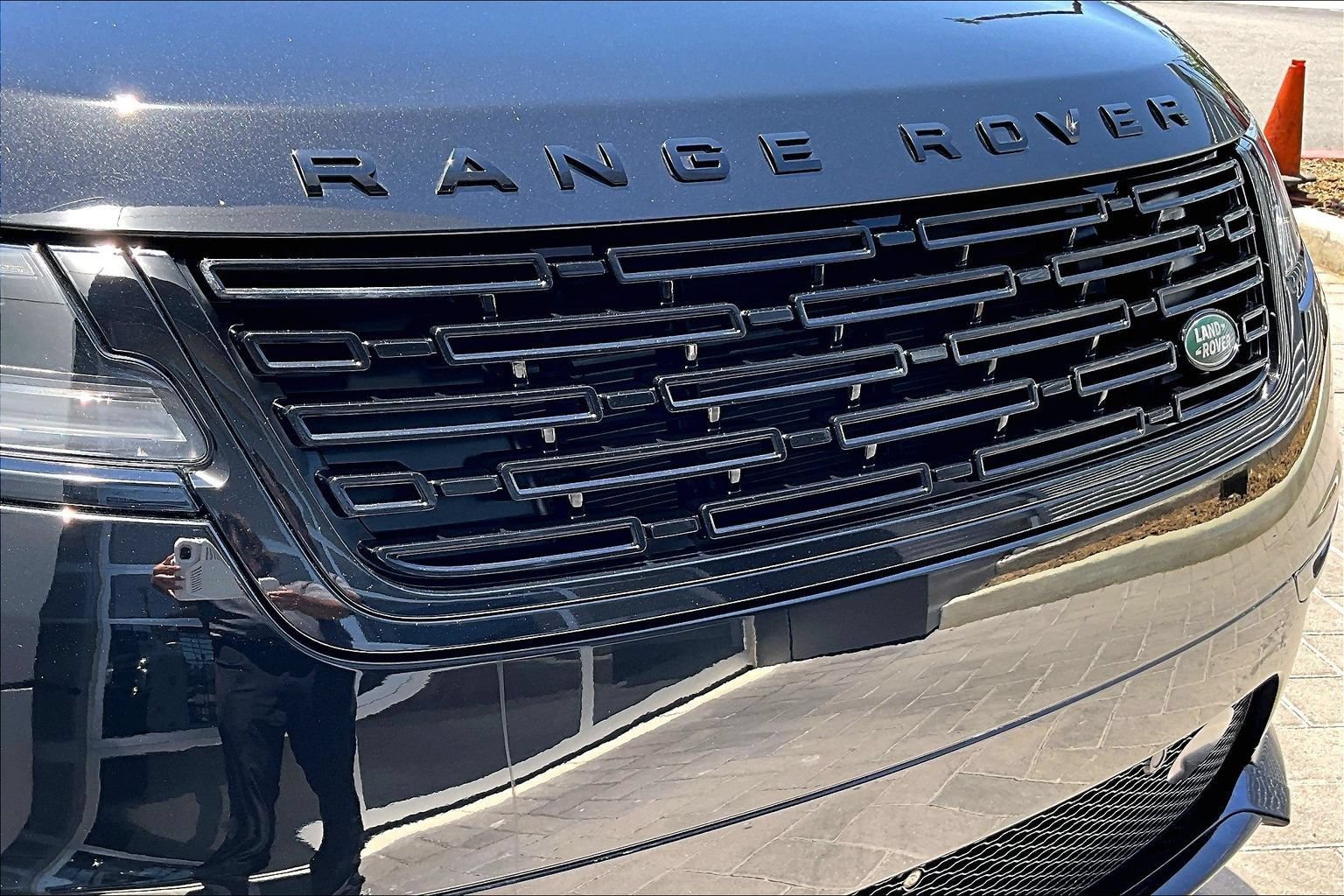 Certified 2025 Land Rover Range Rover Velar Dynamic SE AWD/4WD image 29