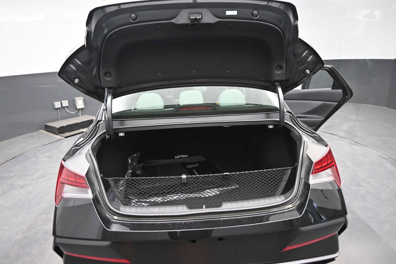 New 2026 Hyundai Elantra Limited FWD image 13