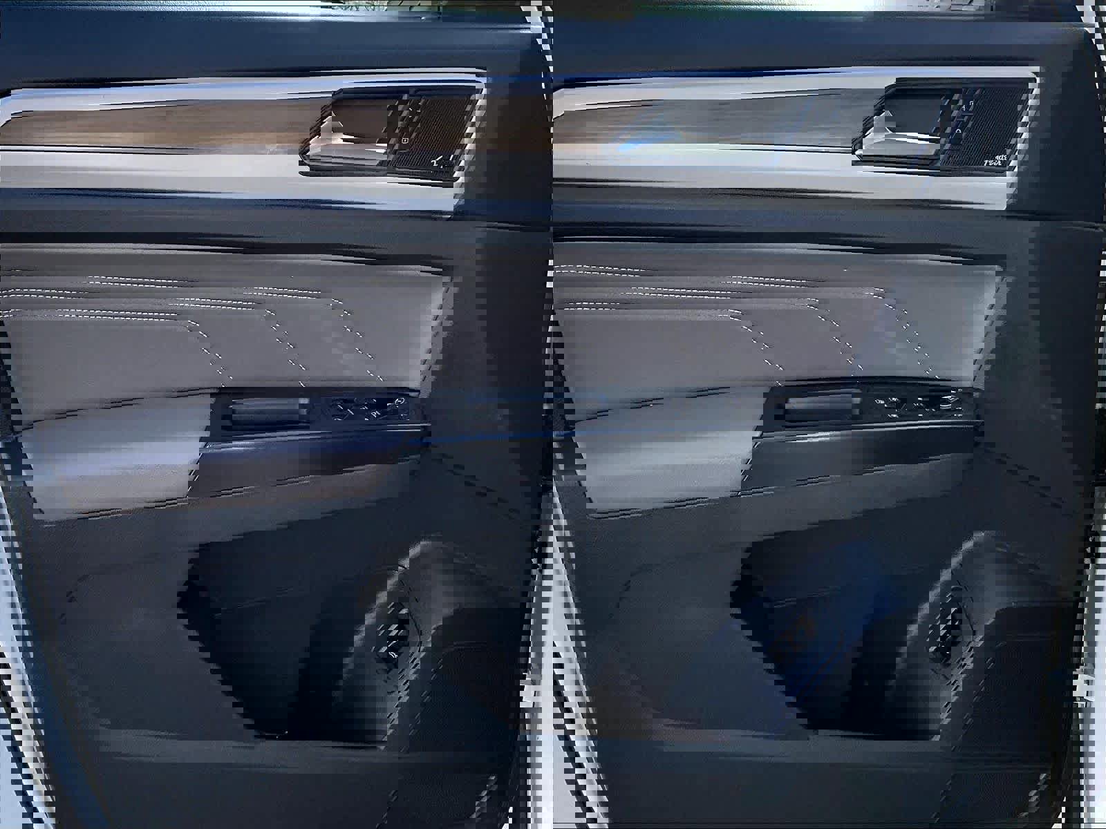 Used 2021 Volkswagen Atlas SEL Premium image 9