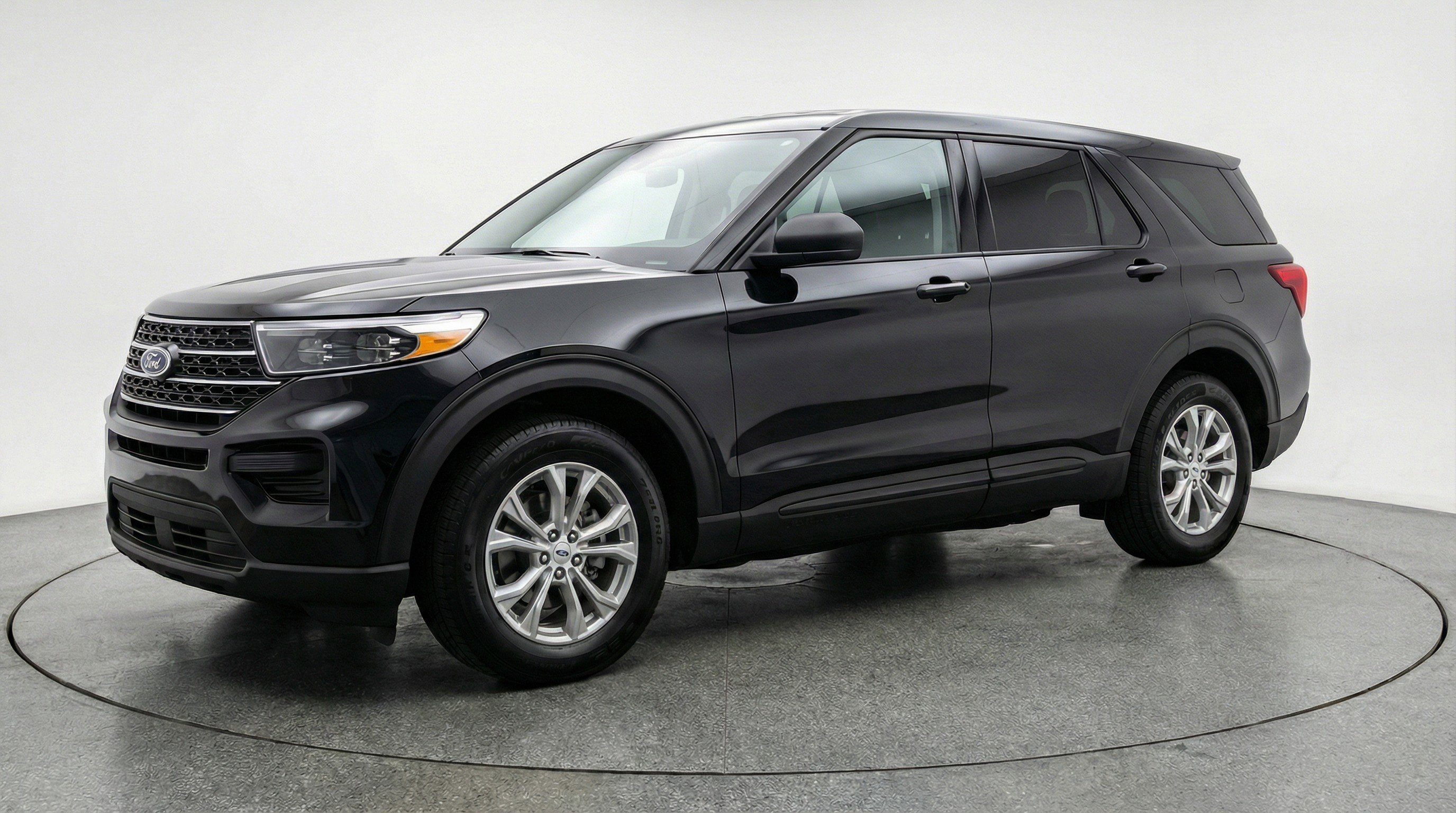 Used 2024 Ford Explorer Limited image 3