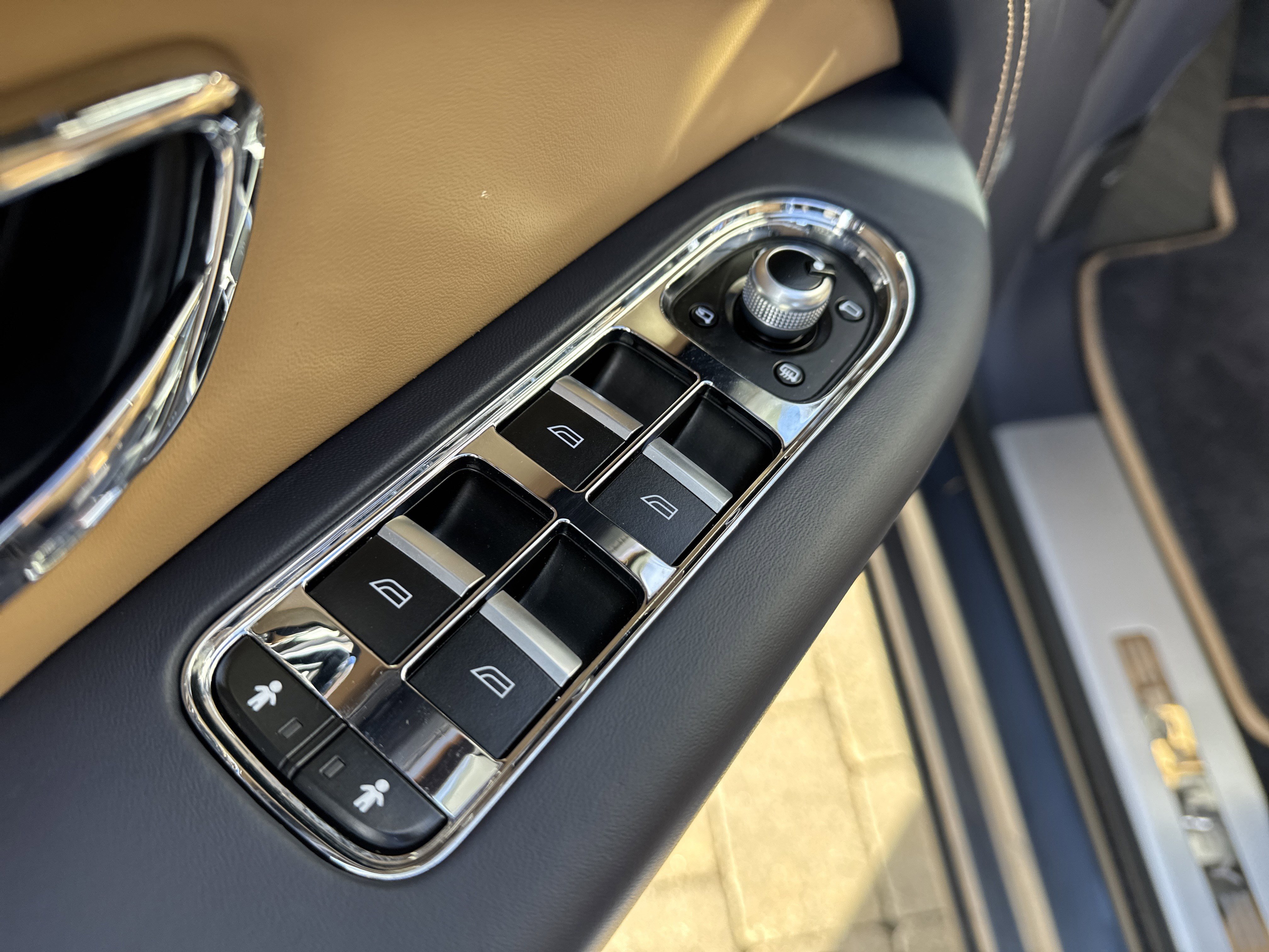 Used 2022 Bentley Bentayga V8 image 12