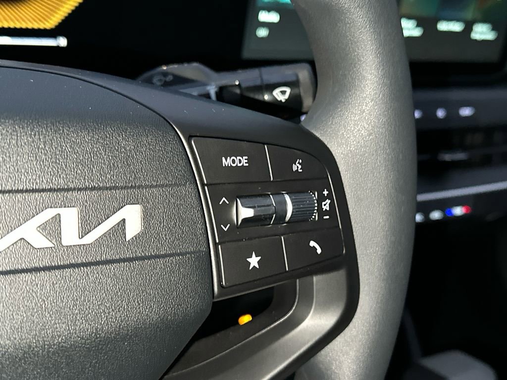 New 2025 Kia K4 LXS image 19