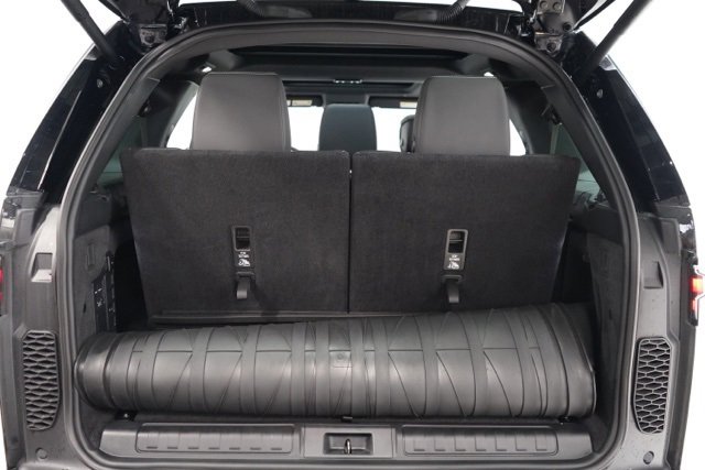 Used 2024 Land Rover Discovery Dynamic SE image 33