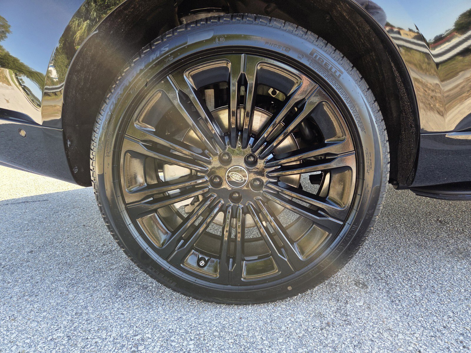 New 2025 Land Rover Range Rover SE image 9