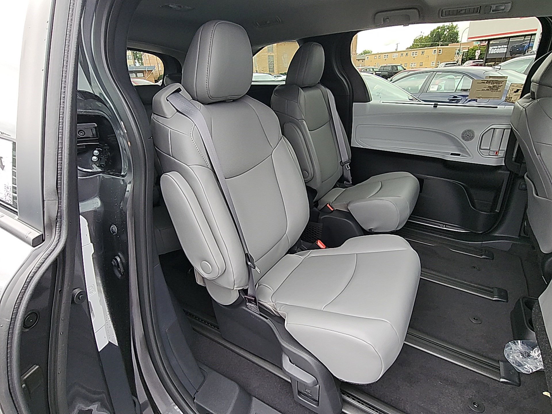 New 2025 Toyota Sienna XLE image 30