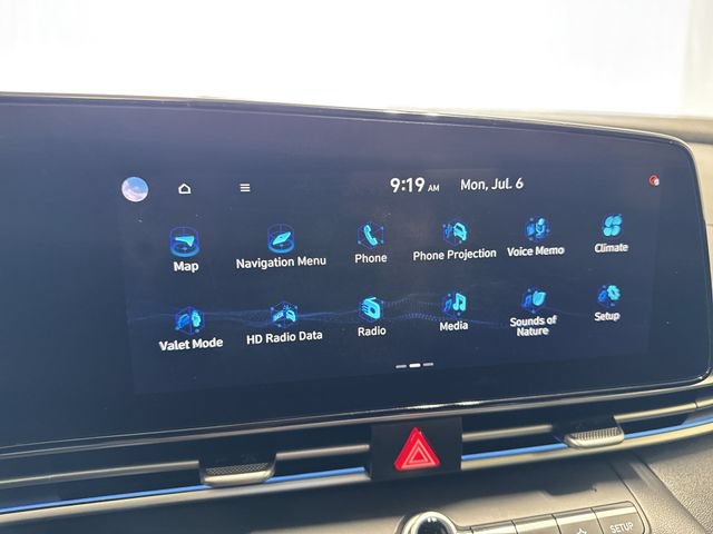 Used 2021 Hyundai Elantra Limited FWD image 17