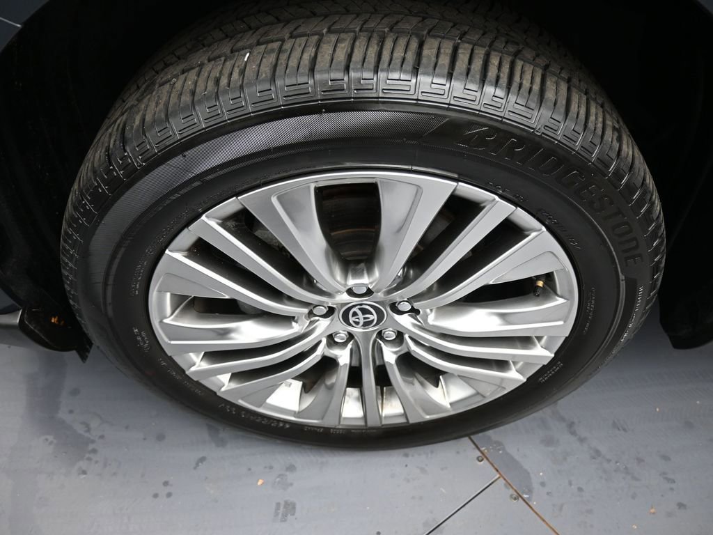 Certified 2024 Toyota Venza Limited image 14