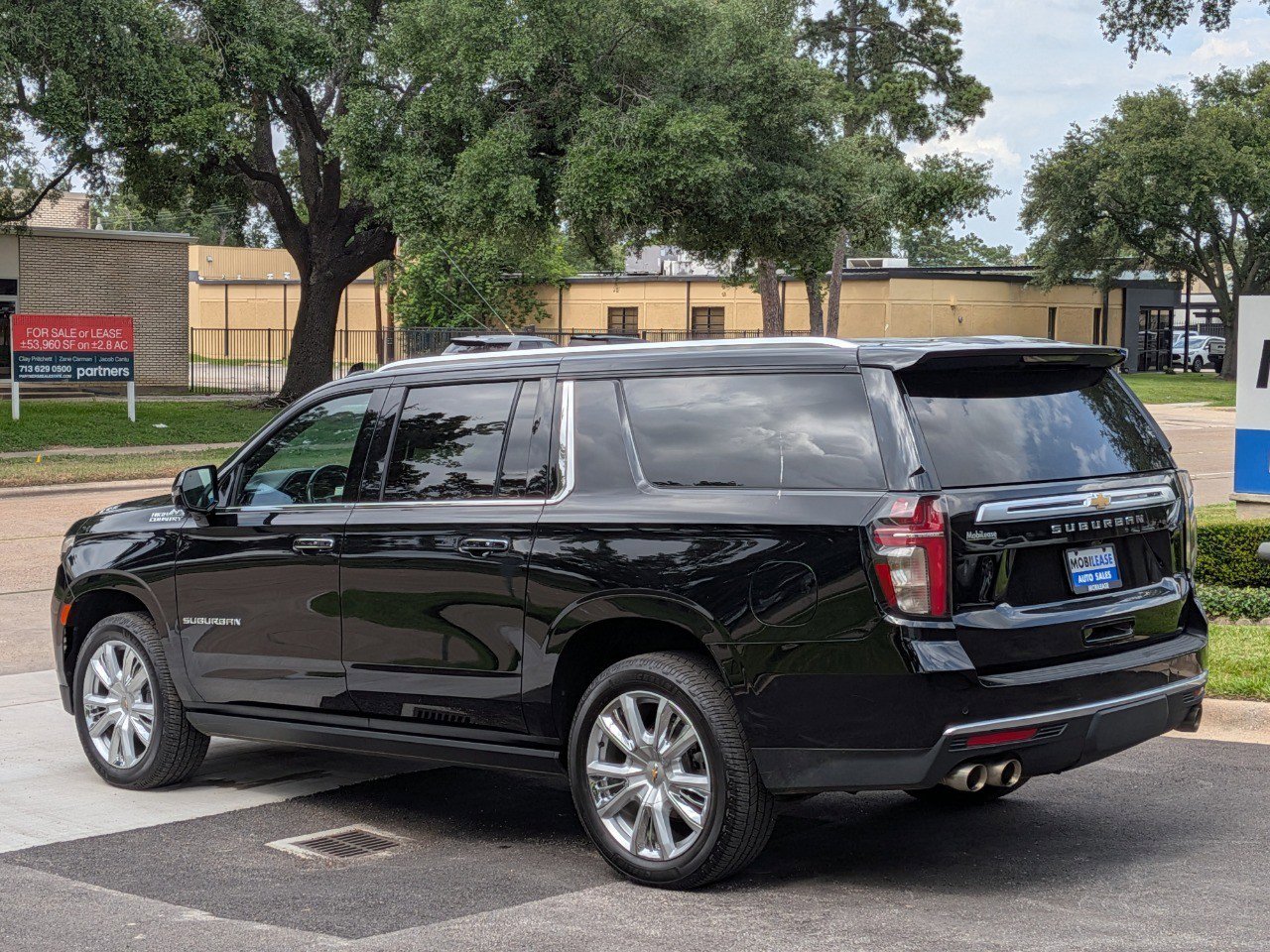 Used 2022 Chevrolet Suburban High Country AWD/4WD image 7