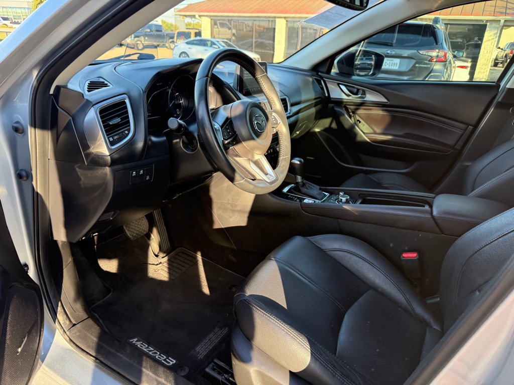Used 2018 MAZDA MAZDA3 Grand Touring w/ Premium Equipment Package FWD image 14