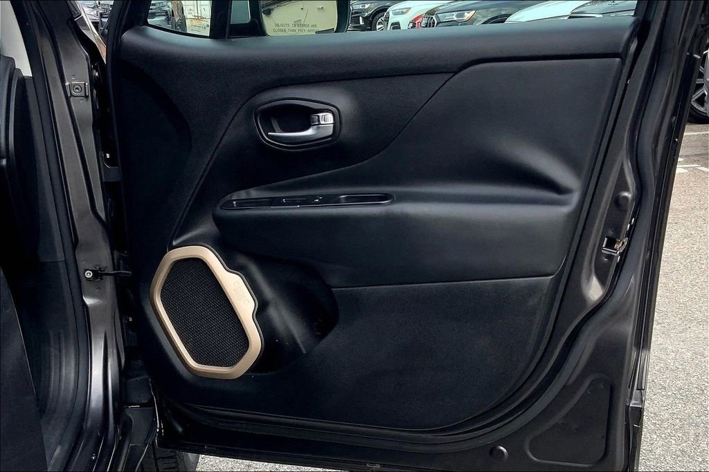 Used 2016 Jeep Renegade Limited image 22