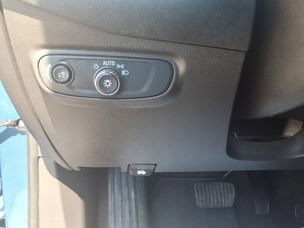 Used 2024 Chevrolet Equinox LT FWD image 17
