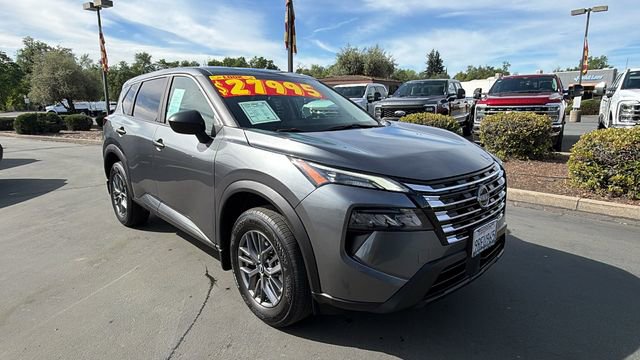 Used 2025 Nissan Rogue S image 2