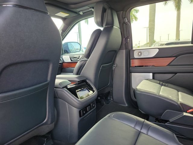 Certified 2024 Lincoln Navigator Reserve AWD/4WD image 15