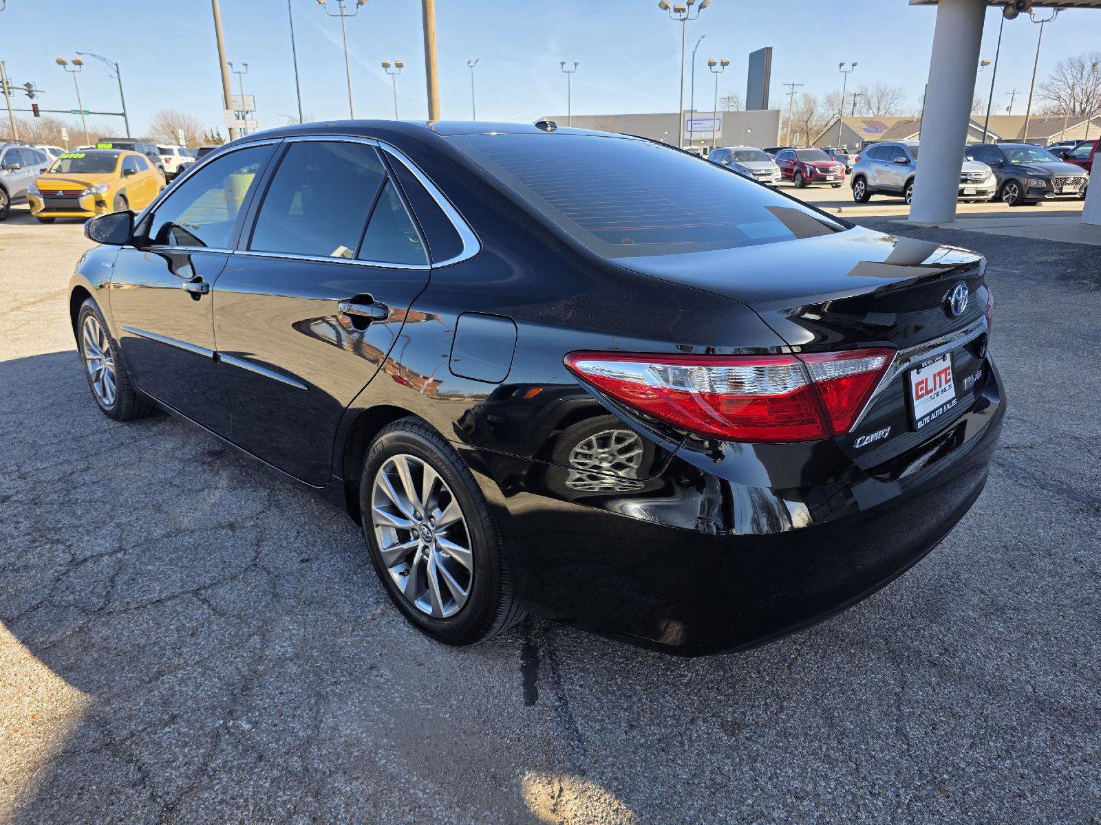 Used 2015 Toyota Camry XLE image 7