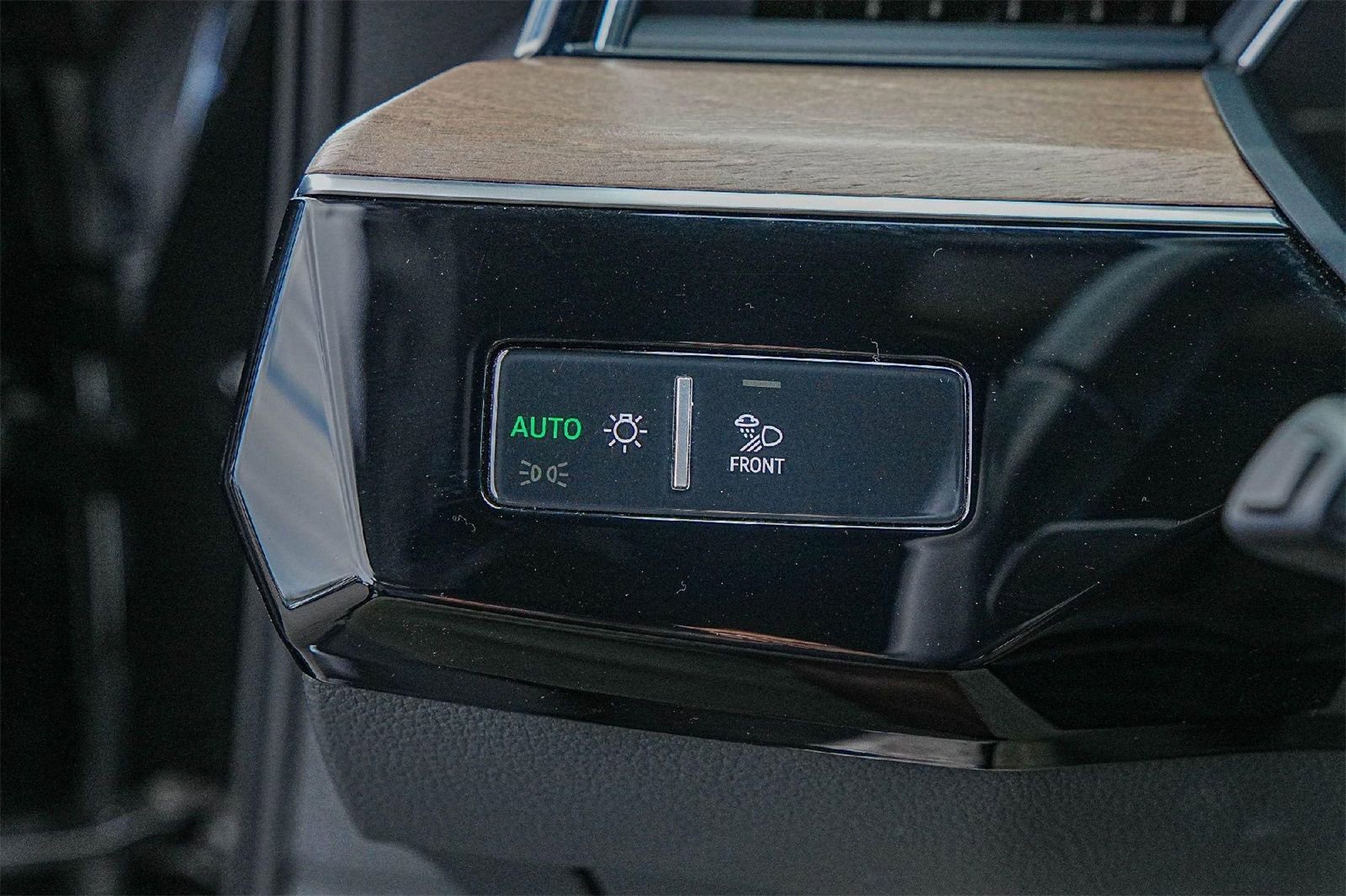 Used 2024 Audi Q8 e-tron Premium Plus image 20