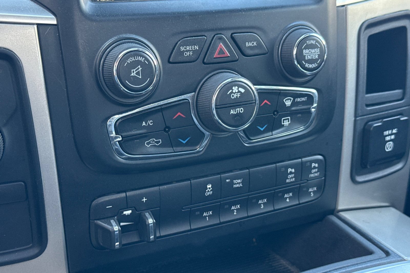 Used 2017 RAM 3500 Big Horn w/ Sport Appearance Group AWD/4WD image 21