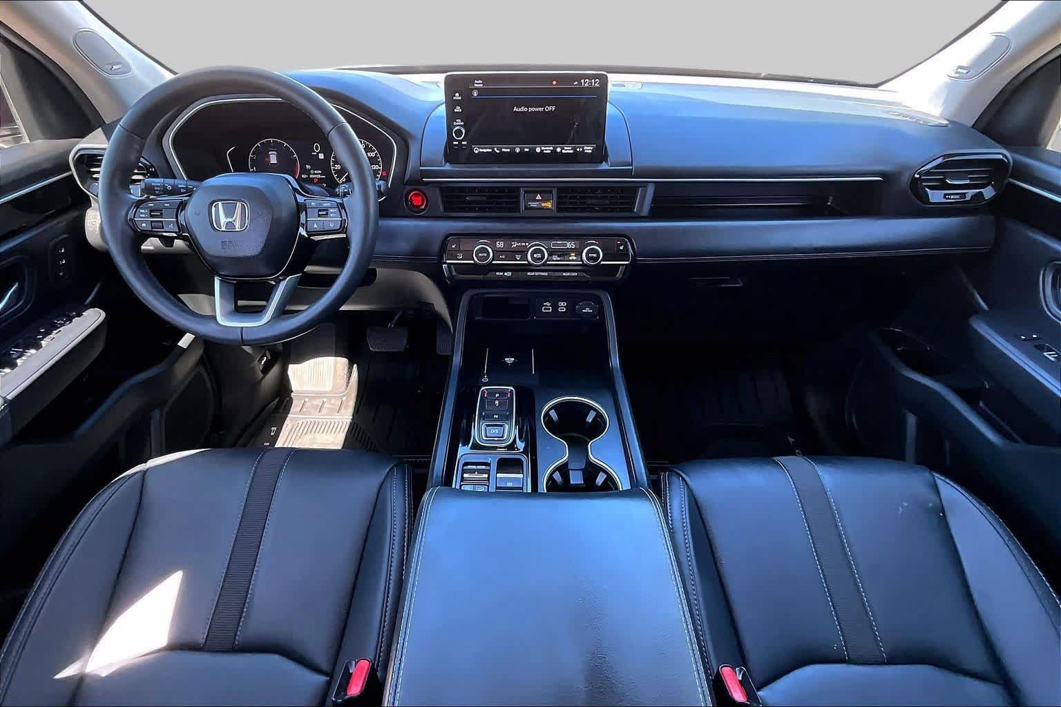 Used 2025 Honda Pilot Touring image 16
