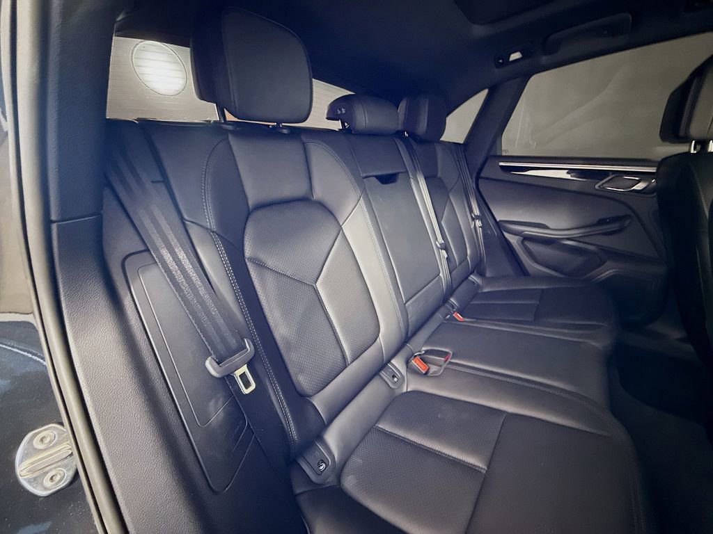 Used 2022 Porsche Macan image 28