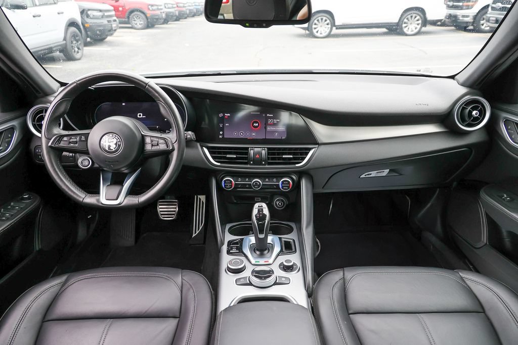 Used 2024 Alfa Romeo Giulia Ti AWD/4WD image 6