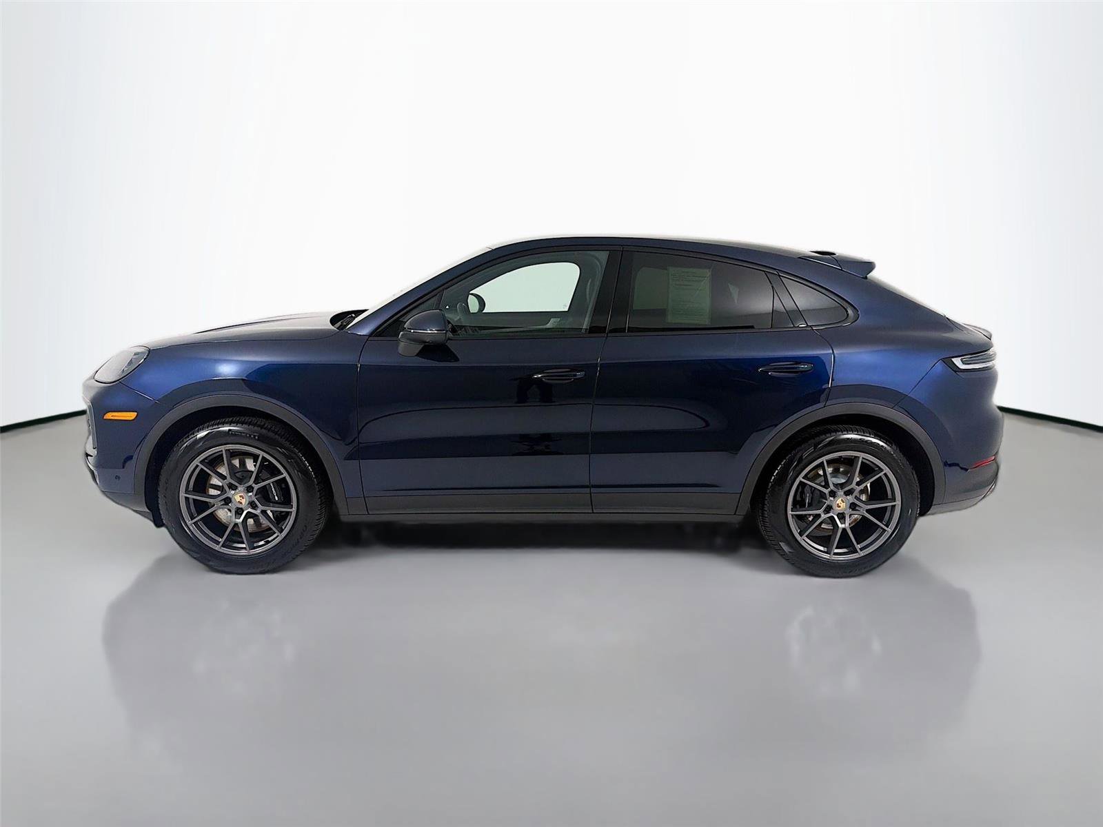 Certified 2025 Porsche Cayenne Coupe AWD/4WD image 2