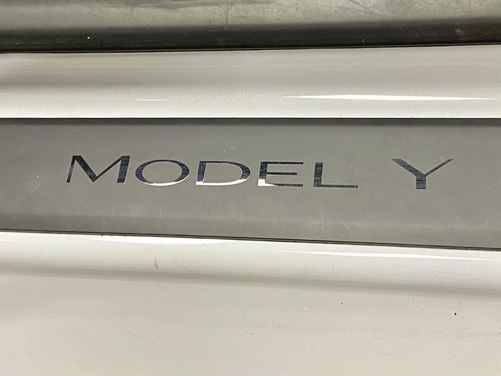 Used 2023 Tesla Model Y Long Range AWD/4WD image 15