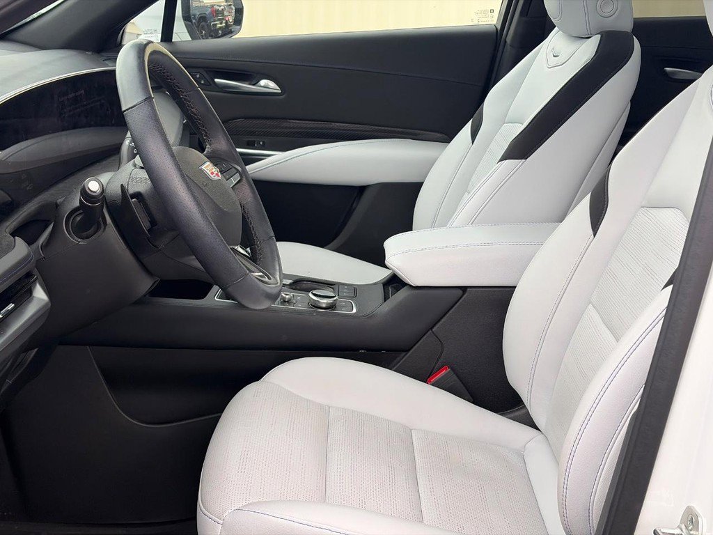 Certified 2025 Cadillac XT4 Sport AWD/4WD image 4