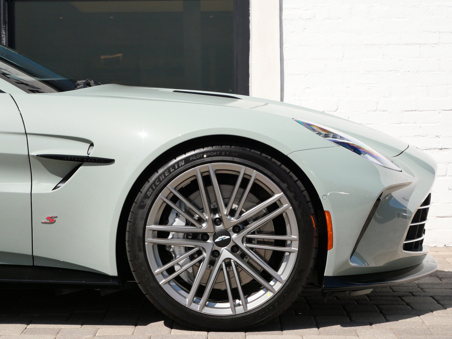 New 2026 Aston Martin V8 Vantage S RWD image 4