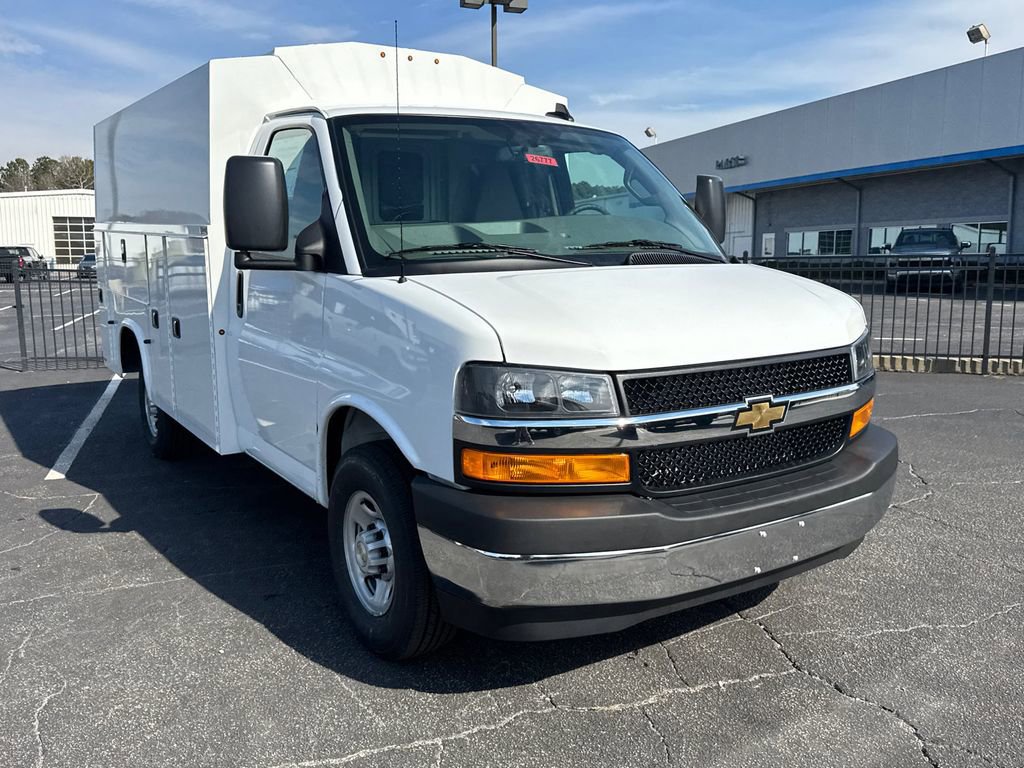 New 2026 Chevrolet Express 3500 w/ Power Convenience Package RWD image 4