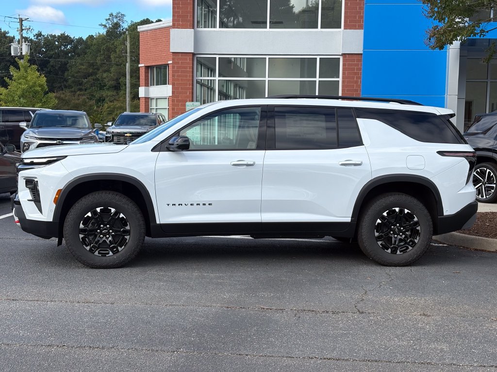 New 2027 Chevrolet Traverse Z71 w/ Enhanced Driving Package AWD/4WD image 2