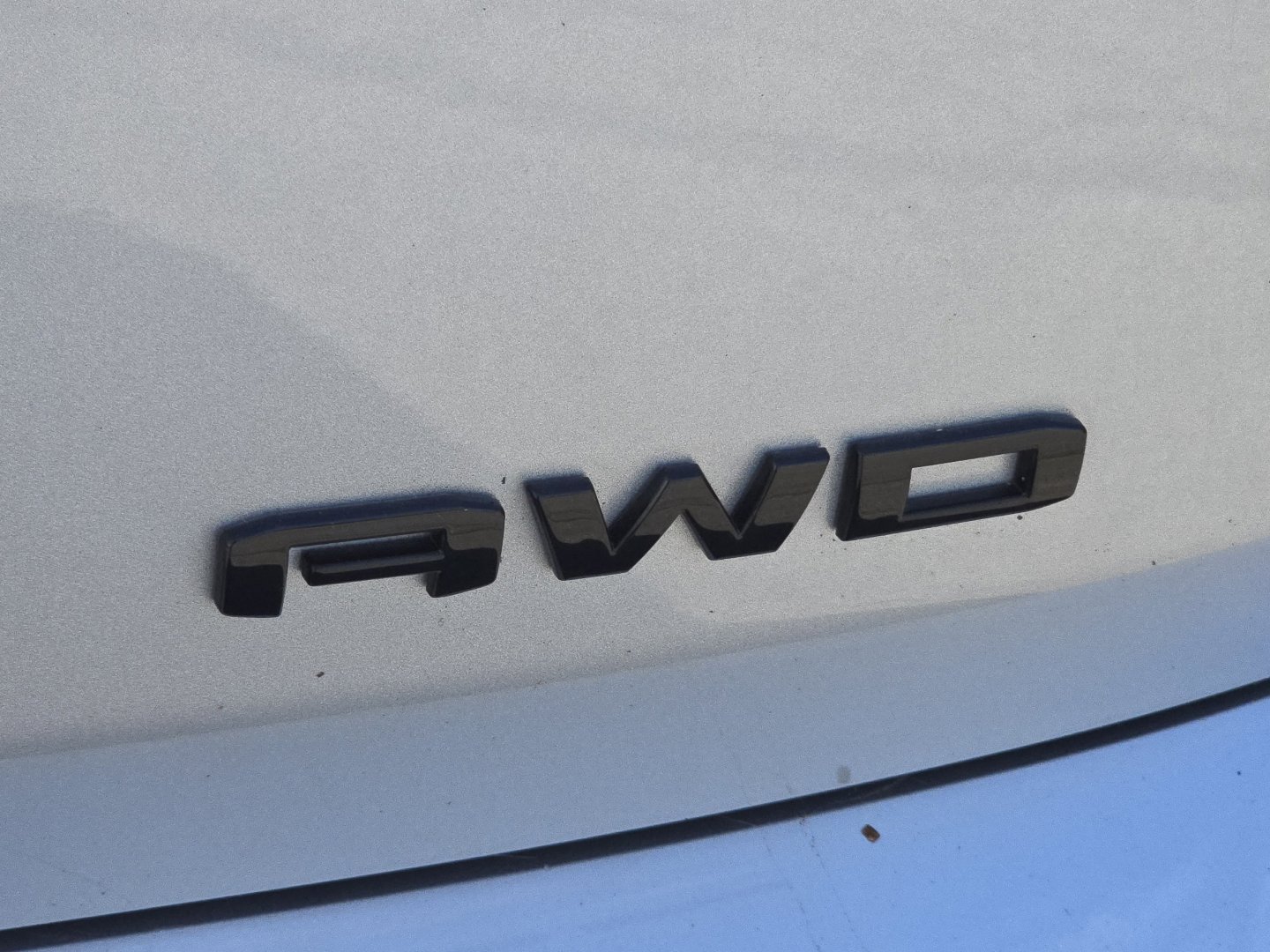 Used 2022 GMC Terrain SLE w/ Driver Convenience Package image 4