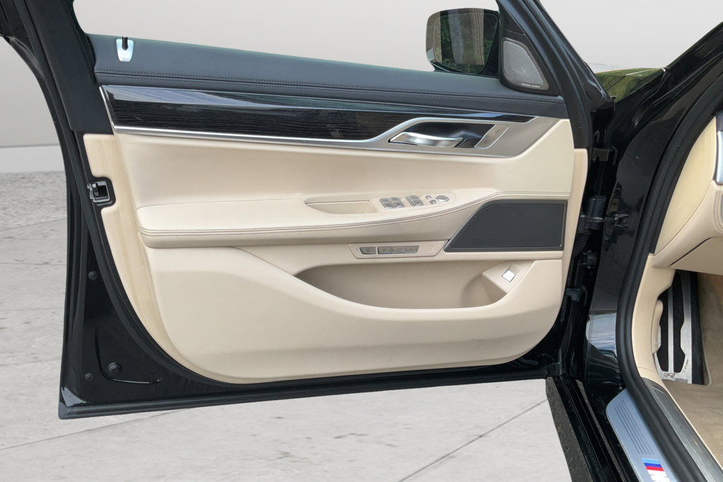 Used 2018 BMW 740i RWD image 11