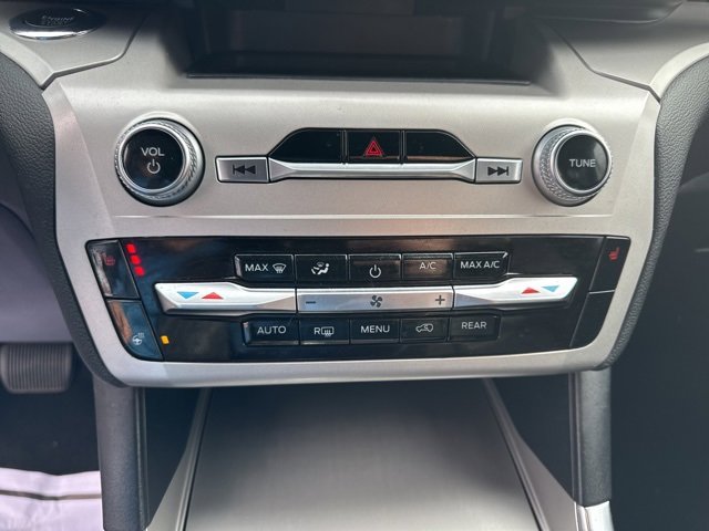 Used 2022 Ford Explorer XLT w/ Equipment Group 202A image 24
