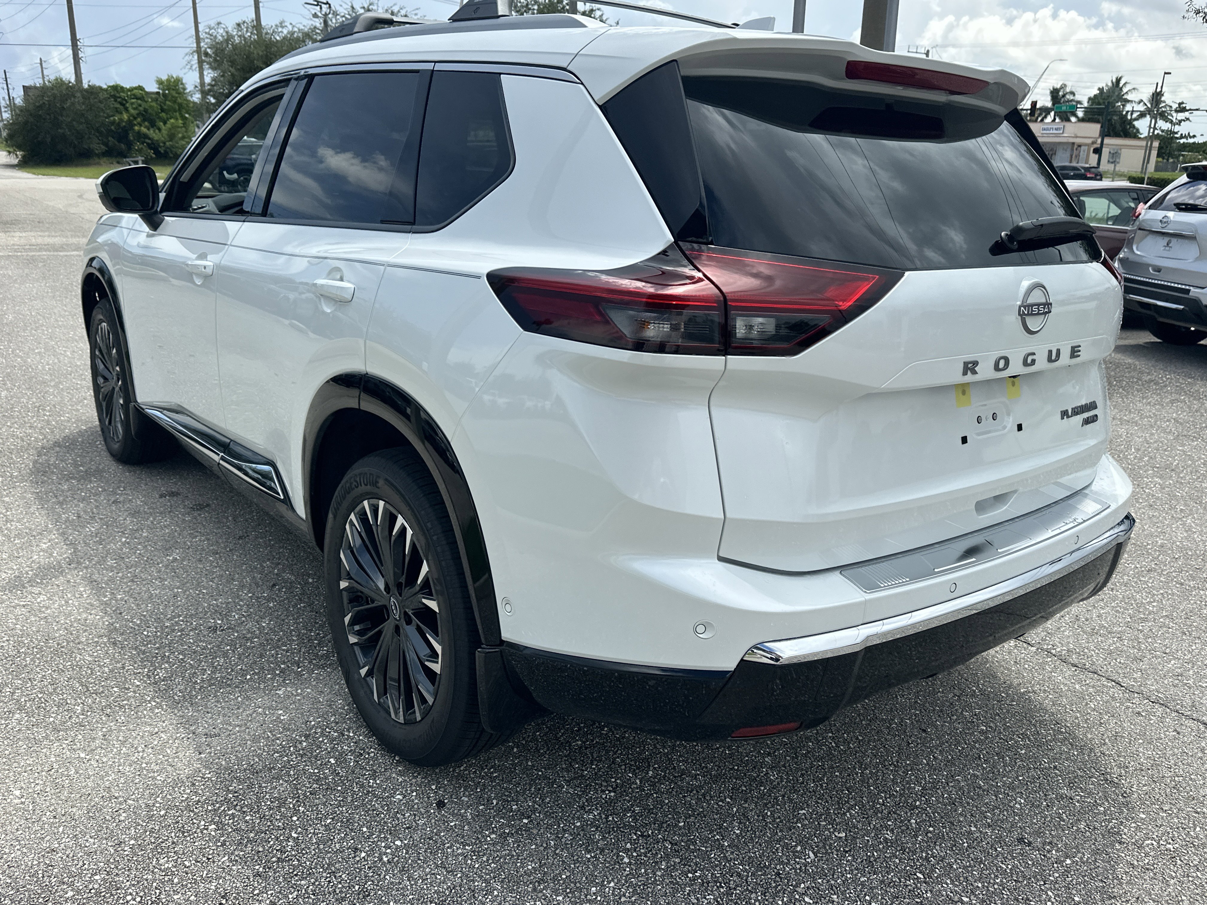 New 2026 Nissan Rogue Platinum image 8