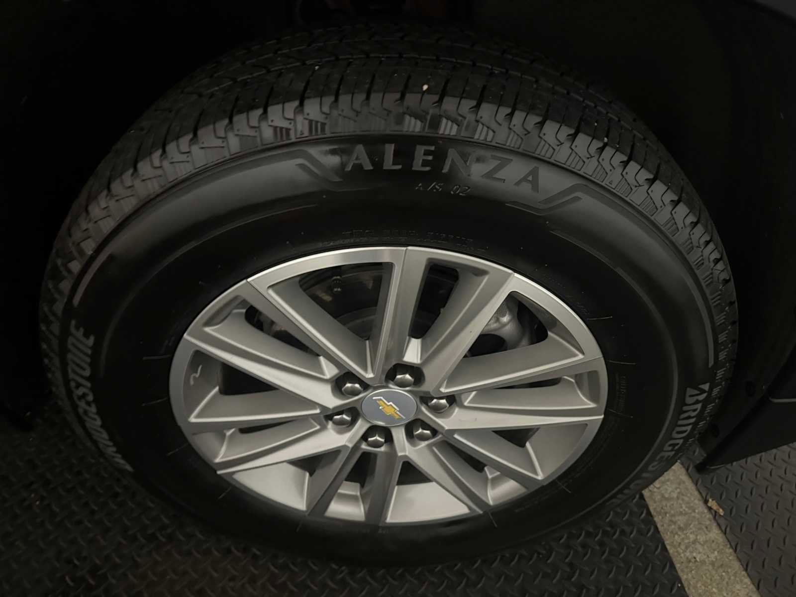 Used 2023 Chevrolet Traverse LT image 12