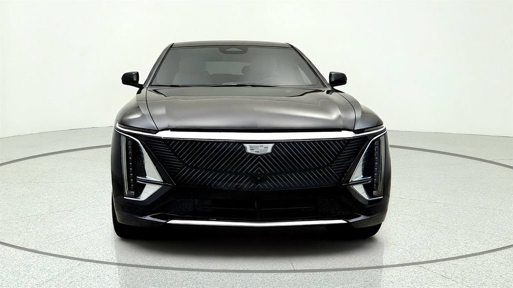 Used 2025 Cadillac Lyriq Luxury w/ LPO, Floor Liner Package RWD image 2
