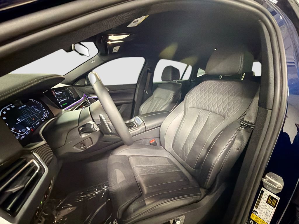 Used 2023 BMW X6 M50i AWD/4WD image 5