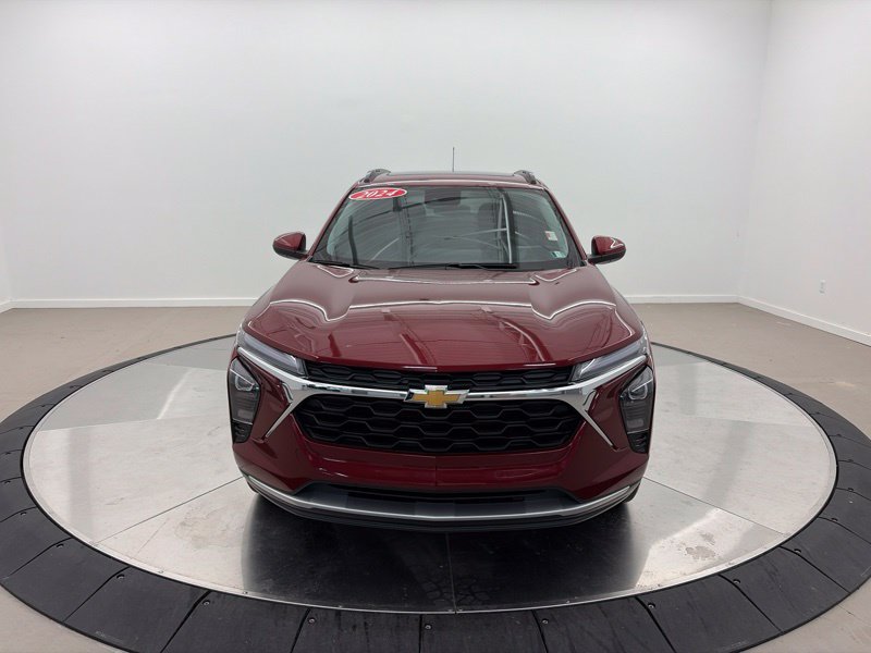 Used 2024 Chevrolet Trax LT w/ Sunroof Package FWD image 7