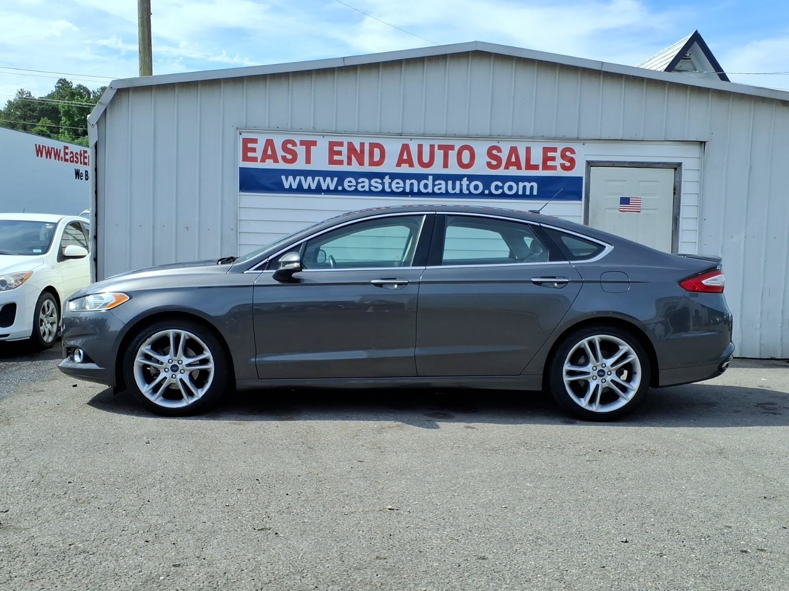 Used 2016 Ford Fusion Titanium FWD image 2