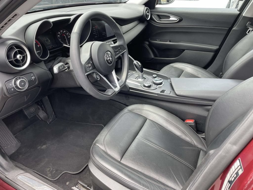 Used 2017 Alfa Romeo Giulia AWD image 13