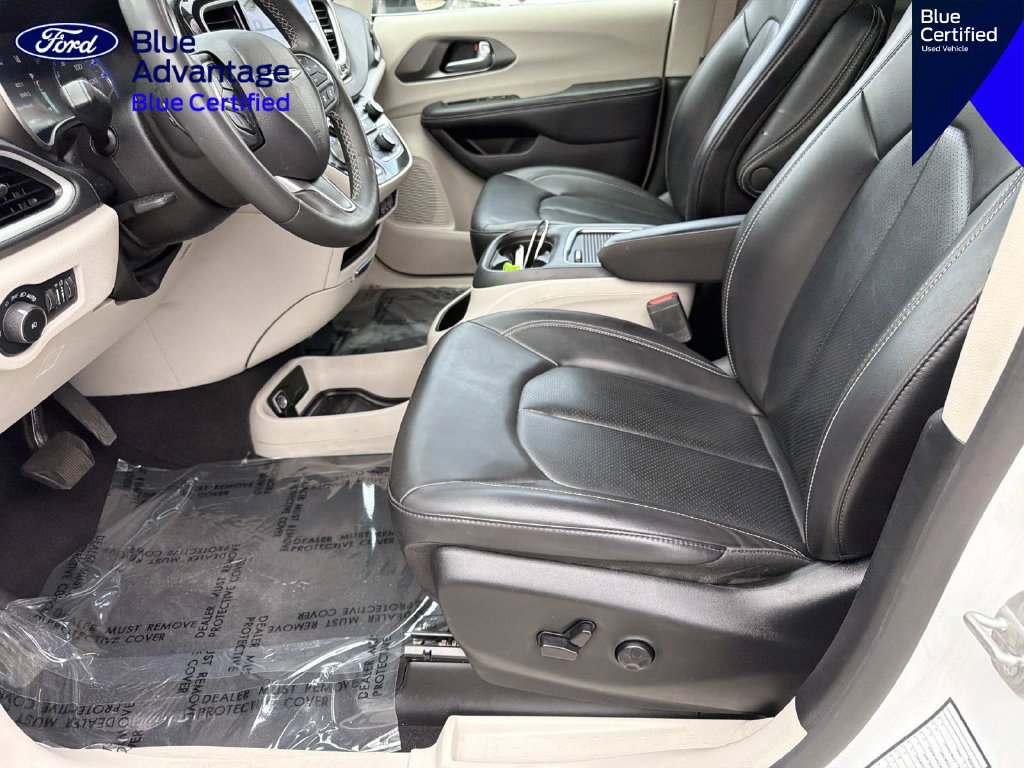 Used 2023 Chrysler Pacifica Touring-L FWD image 19