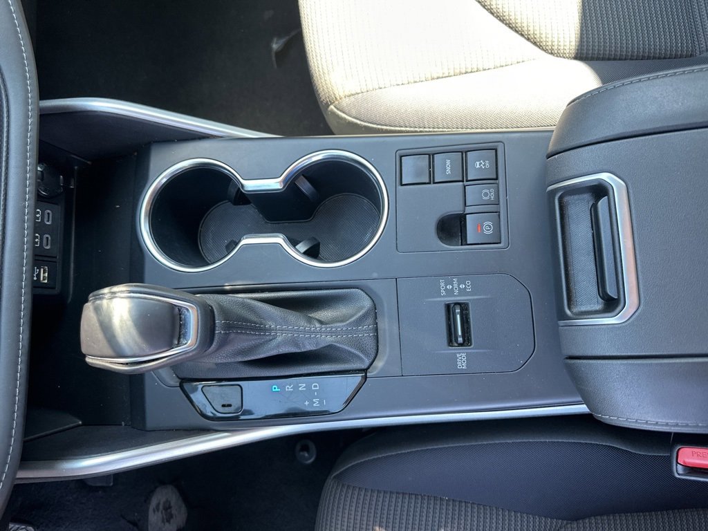 Used 2024 Toyota Highlander LE image 23