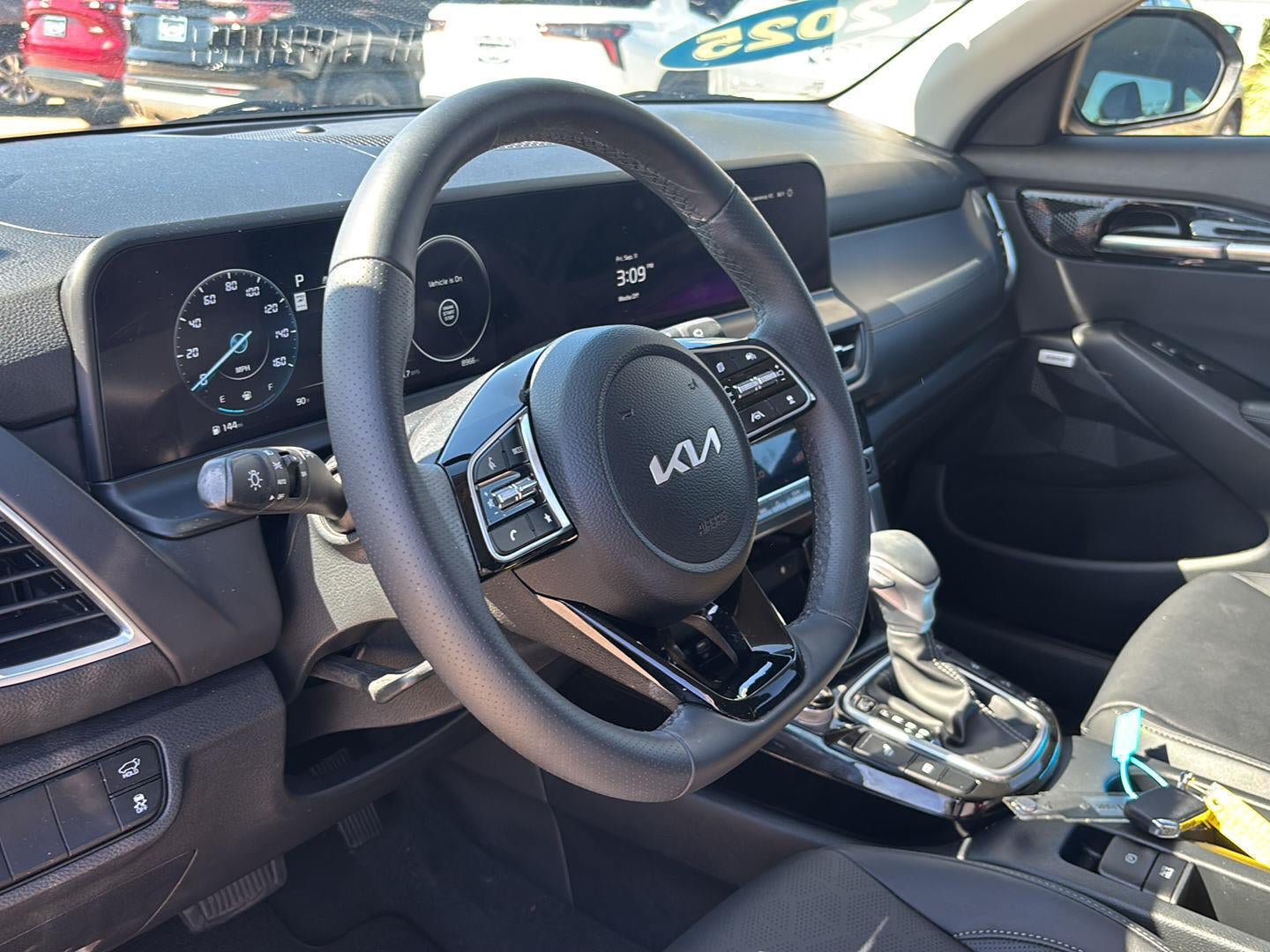 Used 2025 Kia Seltos SX AWD/4WD image 11